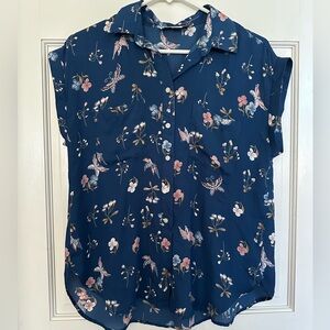 Lovely breezy cap-sleeve blouse perfect for work or the weekend!